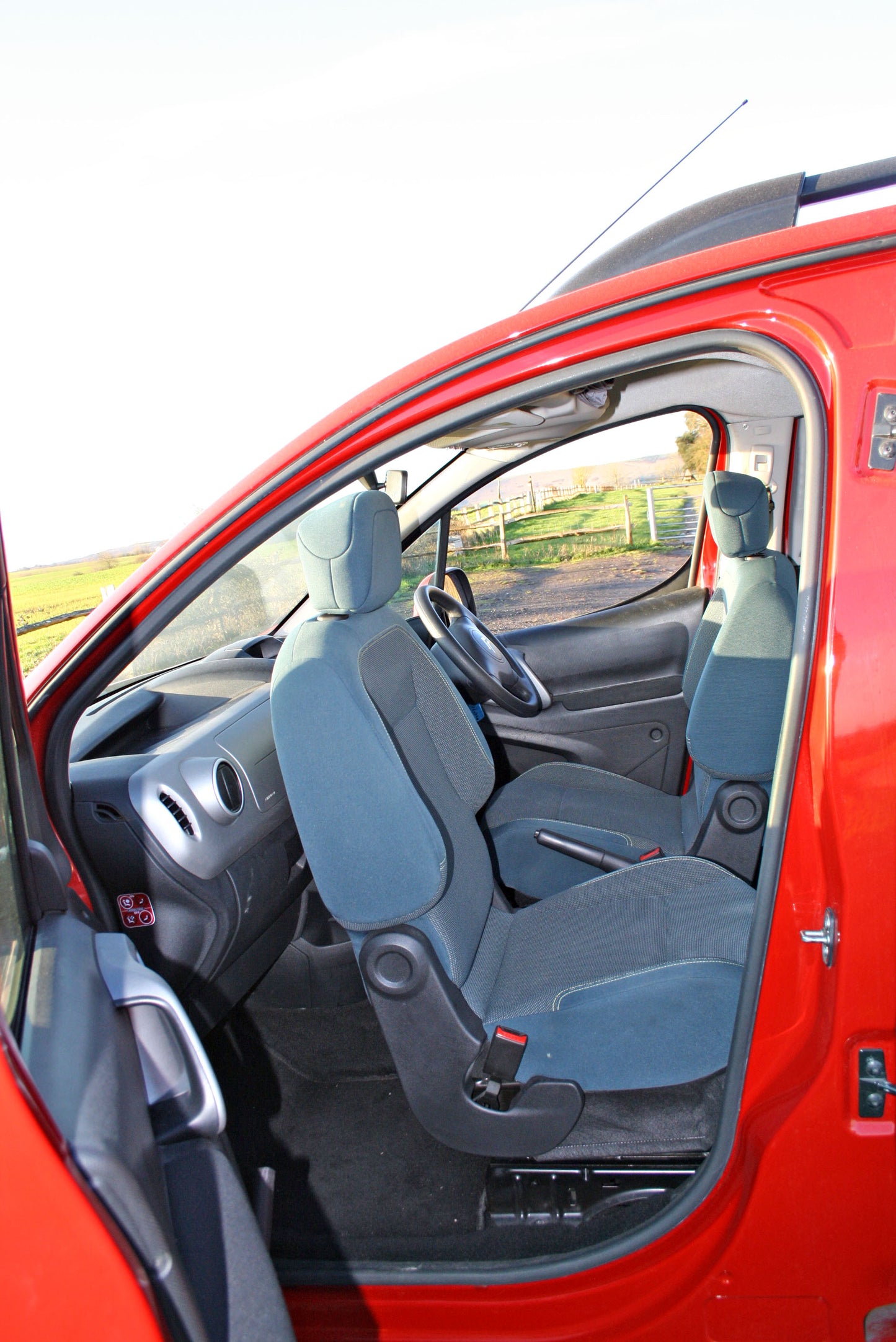 Citroen Berlingo or Peugeot Partner Swivel Base MK2 2008 - 2018